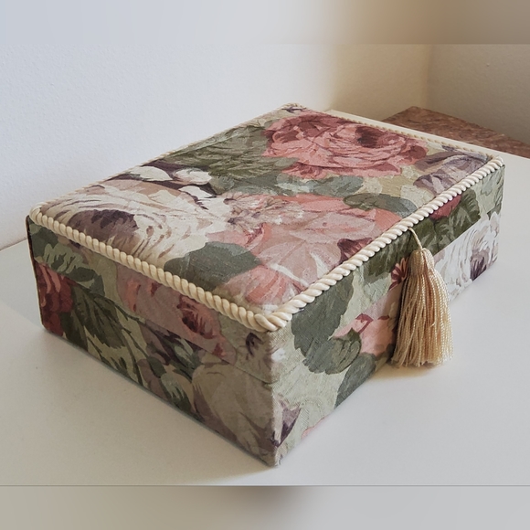 Vintage Fabric Craft Sawing Box - Picture 2 of 8